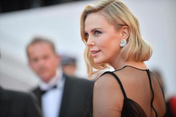 Charlize Theron, buon compleanno alla diva hollywoodiana che oggi compie 48 anni
