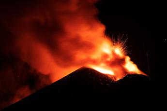 Etna in eruzione, allerta sale a ‘preallarme’