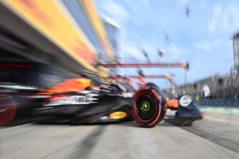 F1 Gp Qatar 2023, Verstappen primo in prove libere davanti alle Ferrari