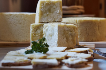 Food, Giornate del Graukase: in Valle Aurina si celebra il formaggio grigio dell’Alto Adige