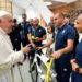 In udienza dal Papa i ciclisti di Athletica Vaticana “reduci ” dai mondiali di Glasgow