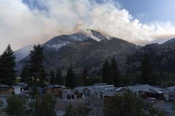 Incendi Canada, stato emergenza in British Columbia: migliaia di evacuati