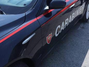 Latina, anziani coniugi trovati morti fuori dall’auto: indagini in corso