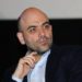 Migranti, Saviano: “Piantedosi farà bagno nello stesso mare dove si continua a morire?”