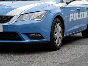 Milano, minore picchiata con spranghe e bastoni e violentata dal branco