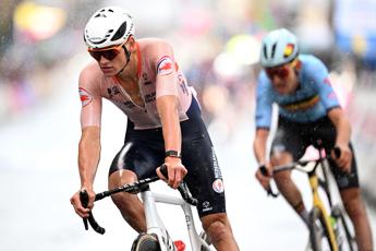 Mondiali ciclismo 2023, Van der Poel oro nella prova in linea