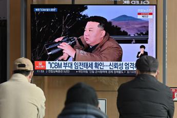 Nordcorea, Kim licenzia capo di stato maggiore e aumenta forze per guerra