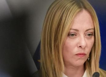 Strage Bologna, Meloni a Schlein: “Non mi occupo di De Angelis”