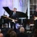 Blinken suona la chitarra elettrica e canta al dipartimento di Stato Usa – Video