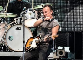 Bruce Springsteen, rinviate al 2024 date tour per problemi di salute
