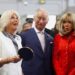 Camilla e Brigitte Macron, sfida a ping pong nel segno dell’amicizia