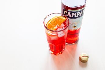 Campari, il ceo Bob Kunze-Concewitz lascia dopo 18 anni: arriva Matteo Fantacchiotti