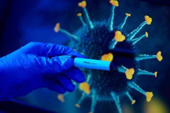 Covid, arriva nuova variante HV.1: diffusione in crescita in Usa