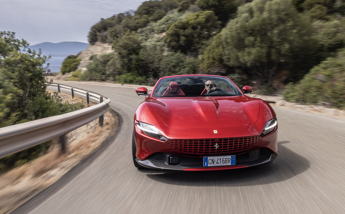 Ferrari Roma Spider: la Dolce vita si scopre