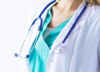 Foto sexy, dottoressa segnalata a Ordine dei medici