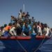 Migranti, espulsione anche per chi mente sull’età: la bozza del decreto