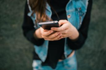 Psicoanalista, ‘social e smartphone incidono su crescita ragazzi’