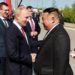 Putin accoglie Kim con lunga stretta di mano, incontro in corso