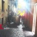 Roma, la 500 si ribalta in centro: la foto