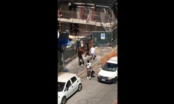 Roma, scippa 90enne e rischia linciaggio: denunciati gli aggressori