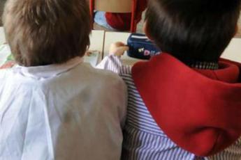 Scuola e allarme pidocchi, i presidi: “Serve attenzione o si chiama la Asl”