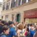 Sylvester Stallone a Roma, 200 persone fuori da Gucci ad aspettarlo