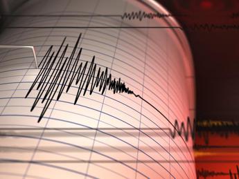 Terremoto oggi Napoli, magnitudo 4: scossa avvertita in città e ai Campi Flegrei