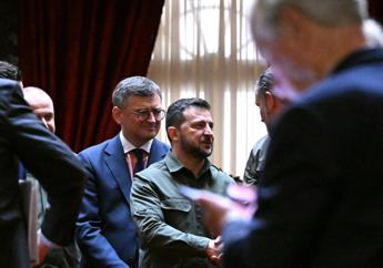 Ucraina, Zelensky agli Usa: “Se non riceviamo aiuti perderemo guerra”