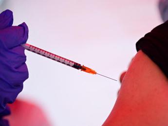 Vaccini covid mRna e cura cancro: cosa sappiamo oggi