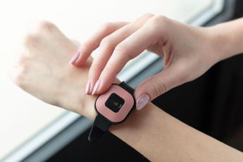 Violenza su donne, in 200 salvate dal bracciale ‘anti aggressione’