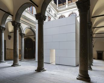 A Firenze le opere di Anish Kapoor invadono Palazzo Strozzi