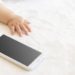 Ansia e insonnia da tablet e device per bimbi, mai schermi sotto i 3 anni