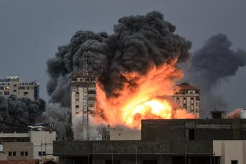 Attacco Israele, Hamas: “Iran ci ha dato sostegno”. Hezbollah lancia razzi dal Libano