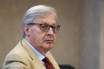 Dimissioni Moni Ovadia, Sgarbi: “Temeva bocciassero fondi teatro Ferrara”