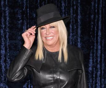 E’ morta Suzanne Somers, attrice di ‘Tre cuori in affitto’ aveva 76 anni