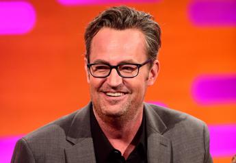 E’ morto Matthew Perry, l’attore star di ‘Friends’ aveva 54 anni