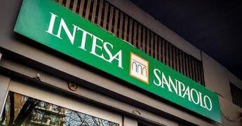 Intesa Sanpaolo, utili a 9,3 miliardi di euro: l’obiettivo è 10 miliardi per il 2026