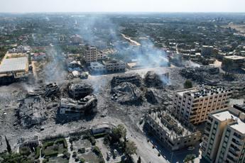Israele aumenta attacchi a Gaza: “Entreremo per distruggere Hamas”