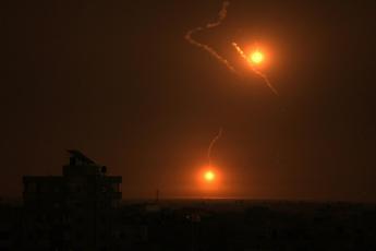 Israele “estende” le operazioni di terra a Gaza: “Colpiti obiettivi Hamas”