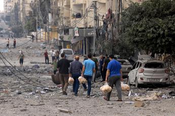 Israele, italiani dispersi dopo attacco Hamas: l’appello del figlio