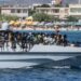 Migranti, in 180 sbarcati a Lampedusa. Sull’isola 11 corpi recuperati da ong