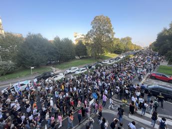Milano, migliaia al corteo degli animalisti: ‘Giù le mani dai santuari’