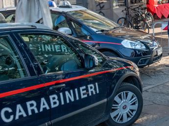 Roma, entra in chiesa durante la messa e minaccia di far esplodere bombola: arrestato