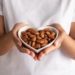Salute: studi, spuntini di mandorle migliorano la dieta e aiutano a perdere peso