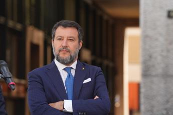 Salvini: “Le ferrovie portano vera sostenibilità, non come auto elettriche che sono solo regalo a Cina”