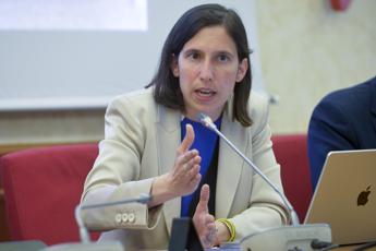 Sanità, Schlein a Meloni: “Basta prendere in giro le persone”