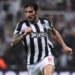 Tonali gioca con il Newcastle, entra tra cori e applausi