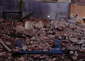 Torna dalle vacanze e trova la sua casa demolita: “Hanno sbagliato indirizzo”