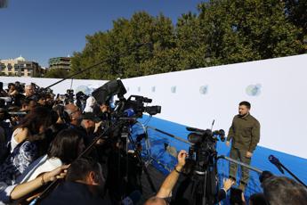 Ucraina, bilaterale con Zelensky per Meloni a Granada: “Sostegno continuo Italia”