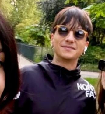 Ultimo a Londra fa selfie con i fan, domani concerto per 300 fortunati